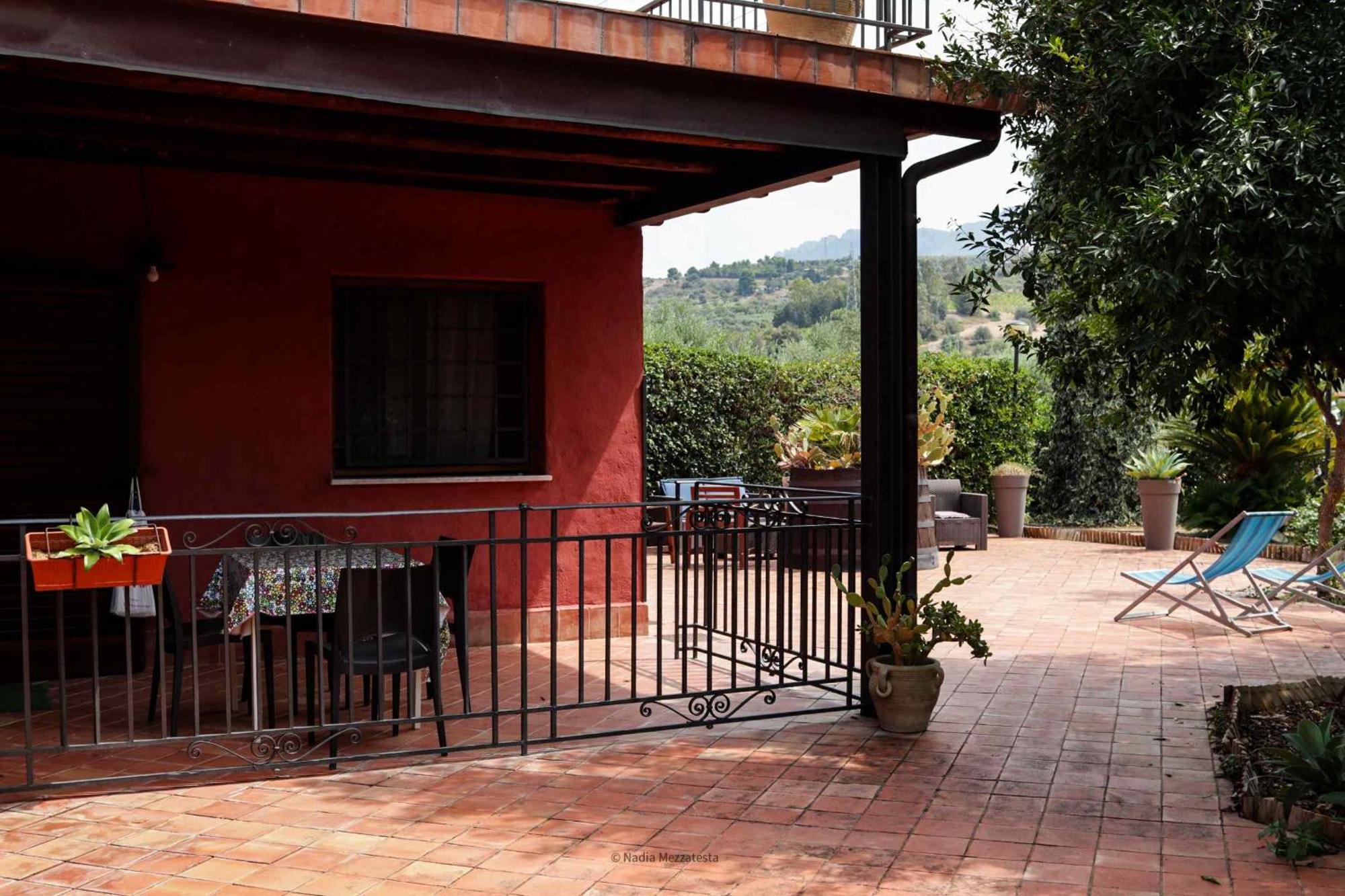 Il Casale Il Sole E La Margherita Кампофеличе-ди-Роччелла Экстерьер фото
